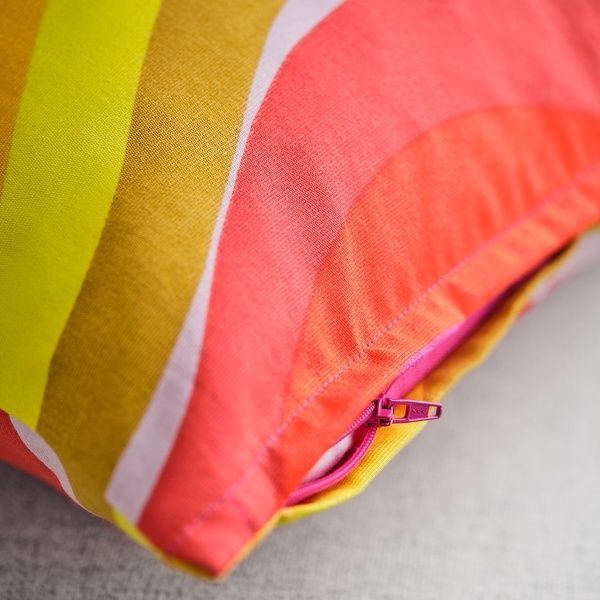 IKEA Наволочка яскраво-рожева/різнокольорова MYGGBLOMSTER, 505.821.28 50582128 фото